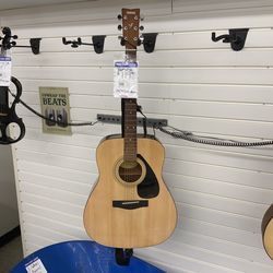 Yamaha Acoustic Guitar