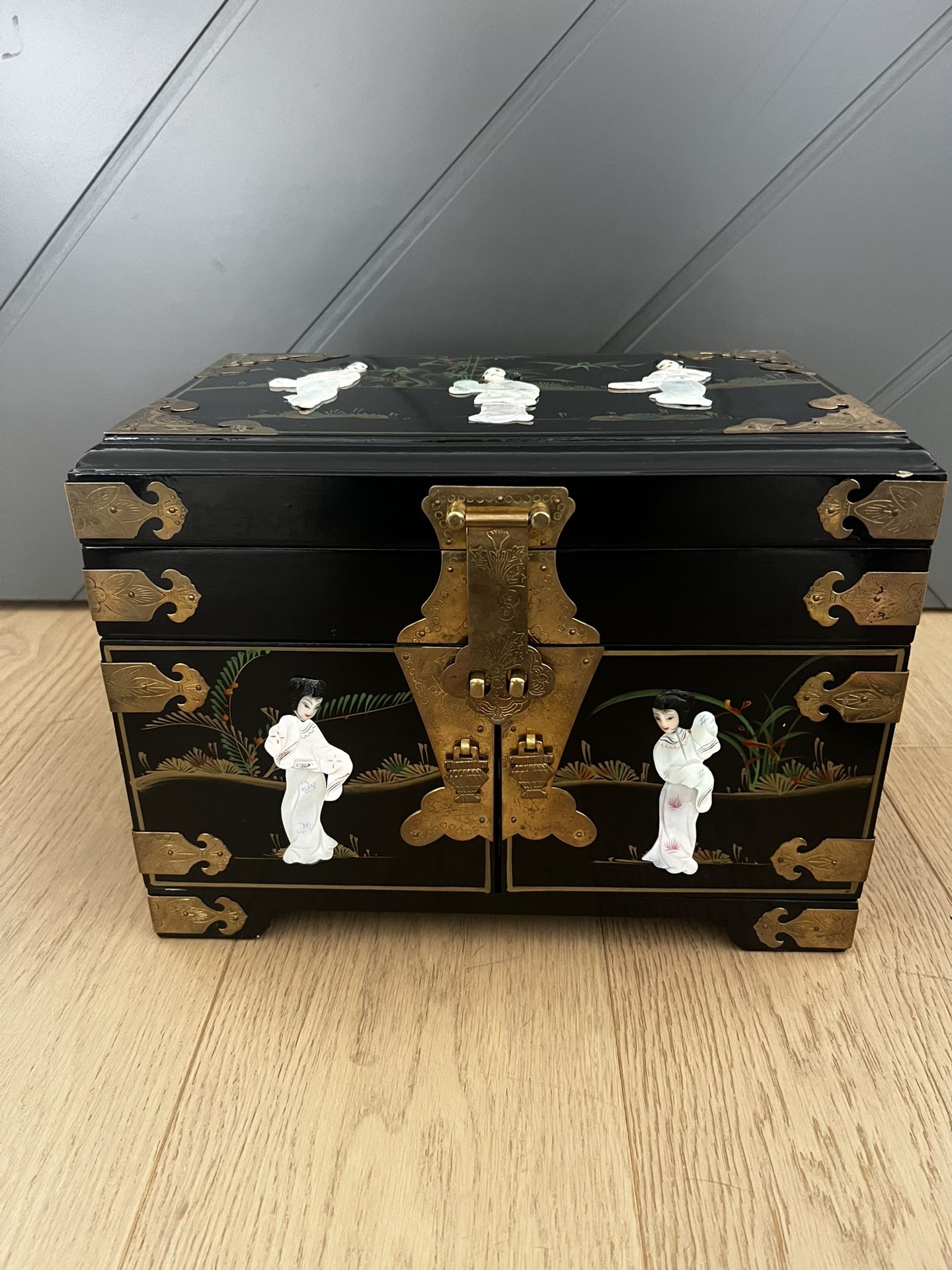 Vintage Chinese Lacquer Jewelry Box