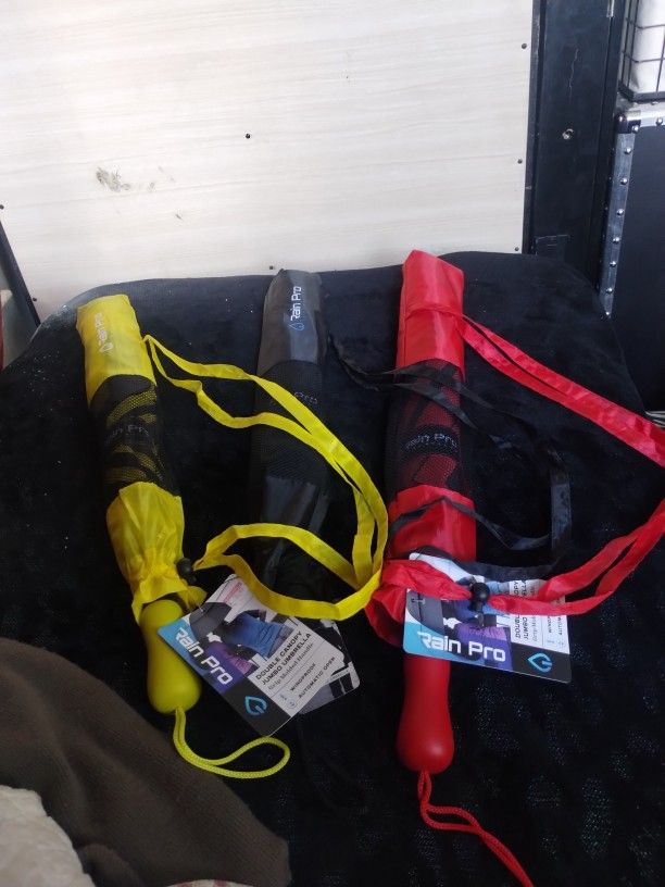 Double Canopy Jumbo Umbrellas. Yellow,Black,Red