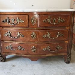 Dresser. Antique In Great Condition.  Marble Top. 50x34x 32H
