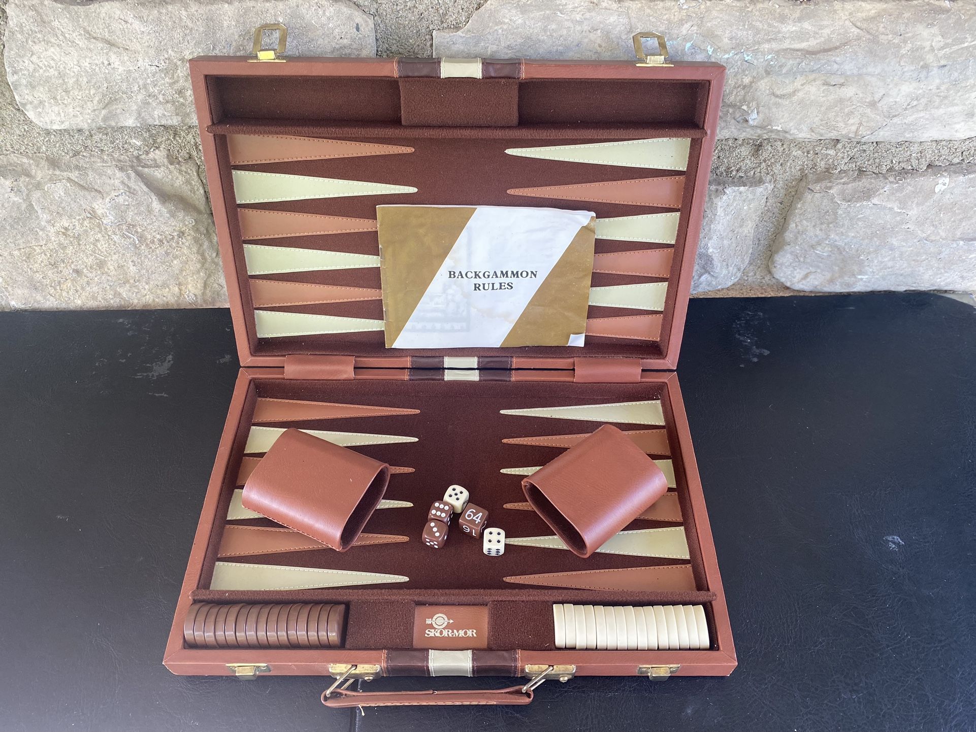 Backgammon Set With Wooden Case Vintage Board Game ( pick up only)