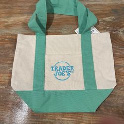 Trader Joe's Spring Green Tote. Brand New Unused Tag Still On