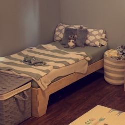 Monressori toddler bed 
