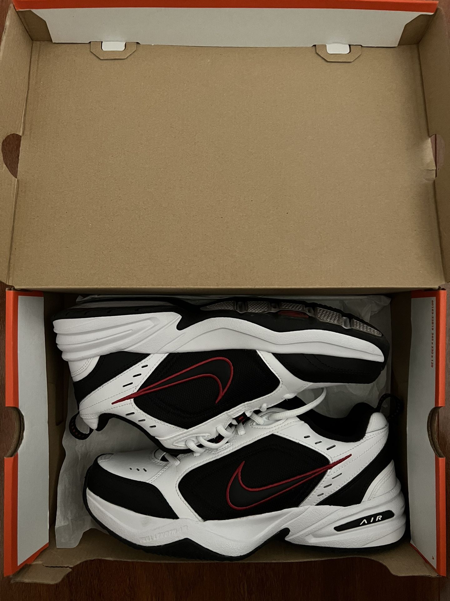 Nike Air Monarch IV Black/white