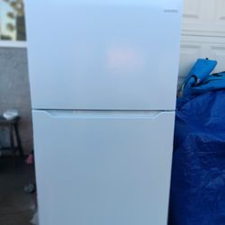 $$$$$$$$ REFRIGERATOR INSIGNIA  2018  $$$$$"""