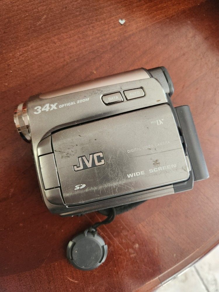 JVC GR-D770 Mini DV, Digital Video Camera Flash Media Camcorder 34x Optical Zoom