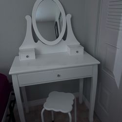 Girls vanity