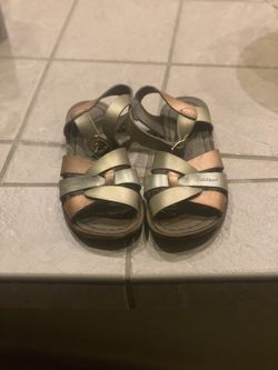 Girls Saltwaters size 12