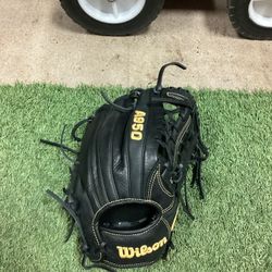 Used Wilson 11 3/4” A950 Series Glove - RHT (Read Description)