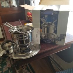 Fondue Set .... 14 Piece