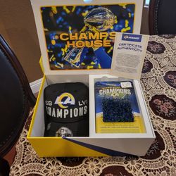 LA Rams Season Ticket Member!
GIFT SET!!! AUTHENTIC PLAYED TURF!