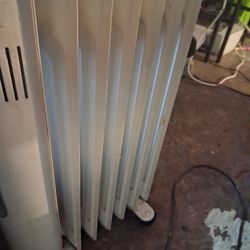 Duracraft oil-filled radiator space heater