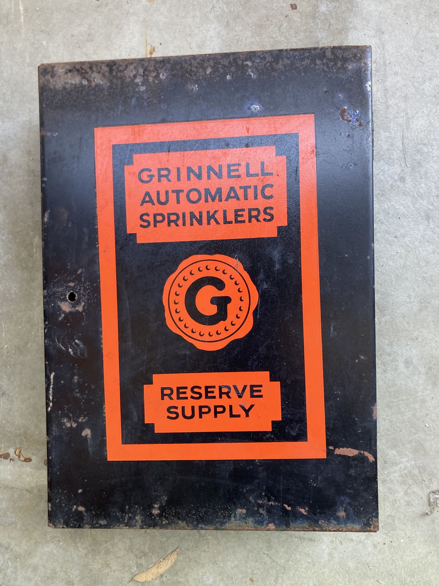 VINTAGE RUSTIC METAL BOX-GRINNELL AUTOMATIC SPRINKLERS LOGO