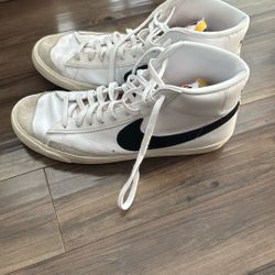 Men’s Nikes Size 13