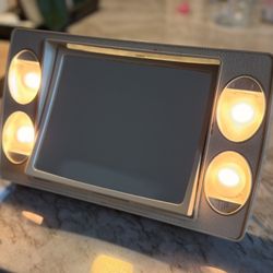VINTAGE  Bercy portable lighted vanity mirror with carrying case