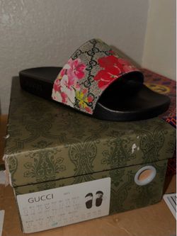 Women's gucci slides