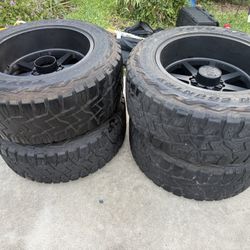 F250/350 22x12s on 37 Toyos