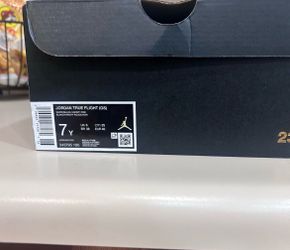 Jordan True Flight White/Black/Red - Size 7Y - Great Condition