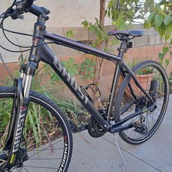 700c ghost bike with hydraulics brakes and medium frame it's ready to ride 