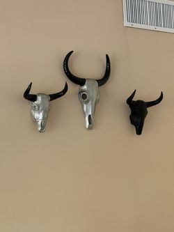 Wall decor (3) x $50