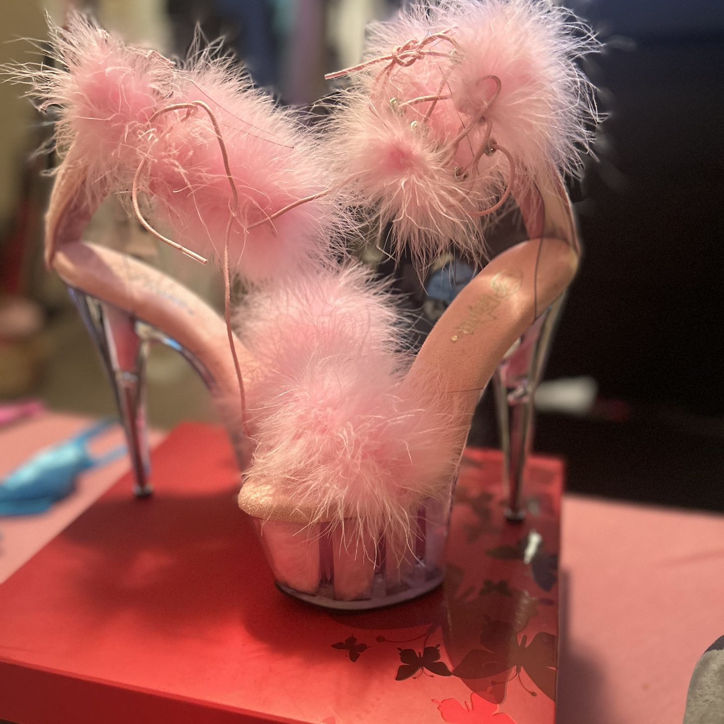 Never worn pink pleasers heels size:8