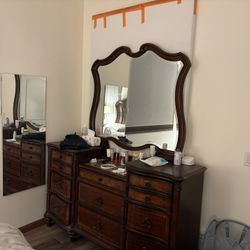 2 Queen Bedrooms Sets For Sale Each   $300  Solid Wood 