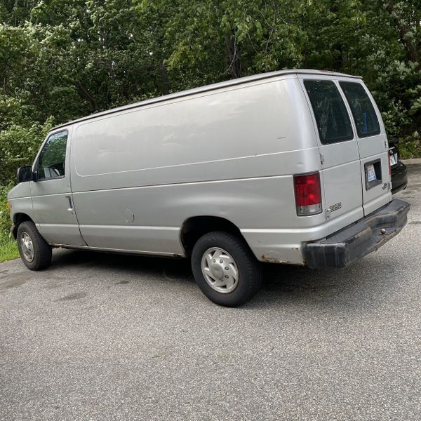 Very clean 2001 ford econoline E250 Clean MA title for Sale in Boston