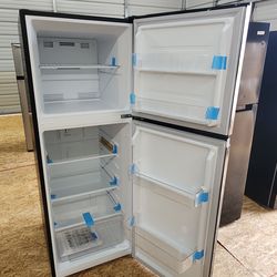 BRAND NEW Vissani
10.1 cu. ft. Top Freezer Refrigerator in Black Garage Ready