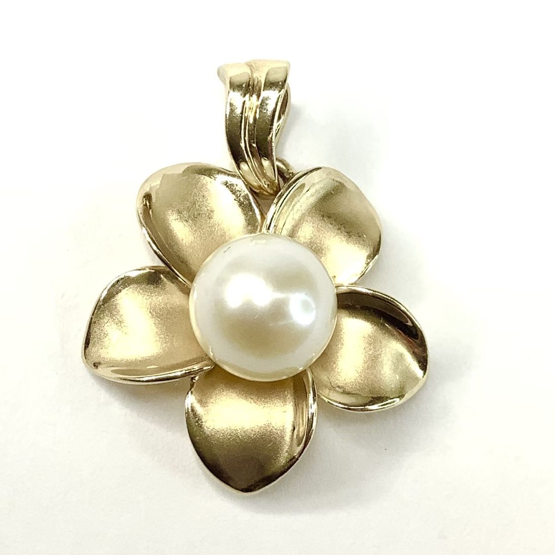 14K Yellow Gold Round Pearl Flower Pendant