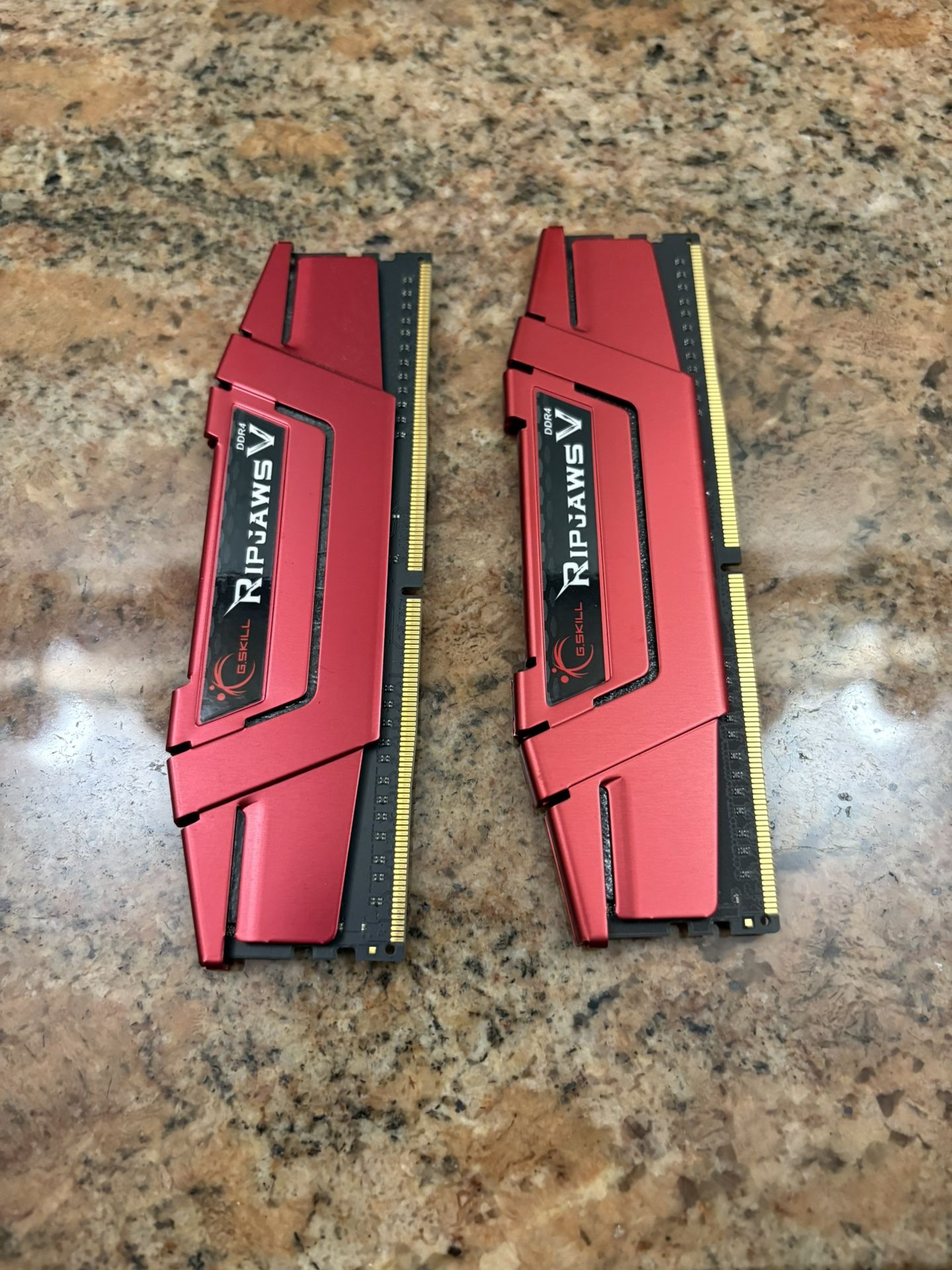 16GB (2 x 8GB) DDR4 G.SKLL Ripjaws Ram