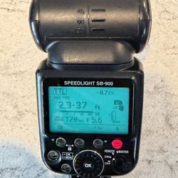 Nikon SB-900 Speedlight 