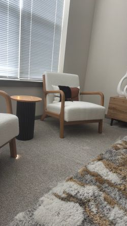 Accent Chair and table no flaws MUST SELL