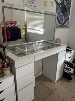 LED Lighted White Modern Vanity