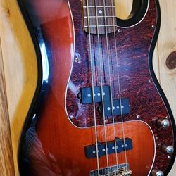 Squier Standard Bass