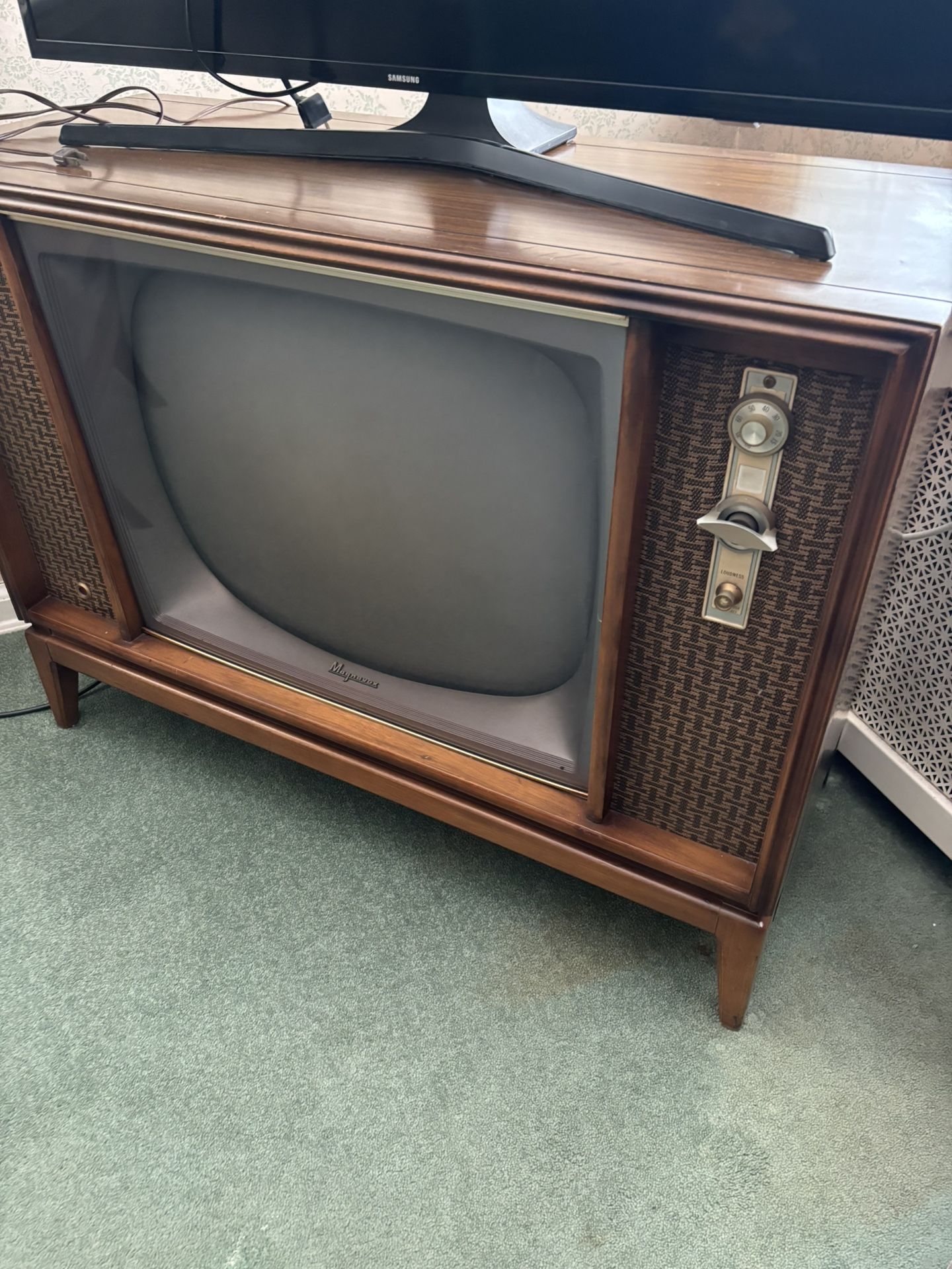 Antique Tube Television/ Tv Console ( Not working ) Great For A Prop Or You fix