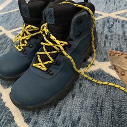 Columbia Boots Size 9 $50