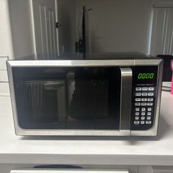 Hamilton Beach Microwave – Stainless Steel