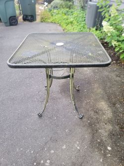 30" patio table