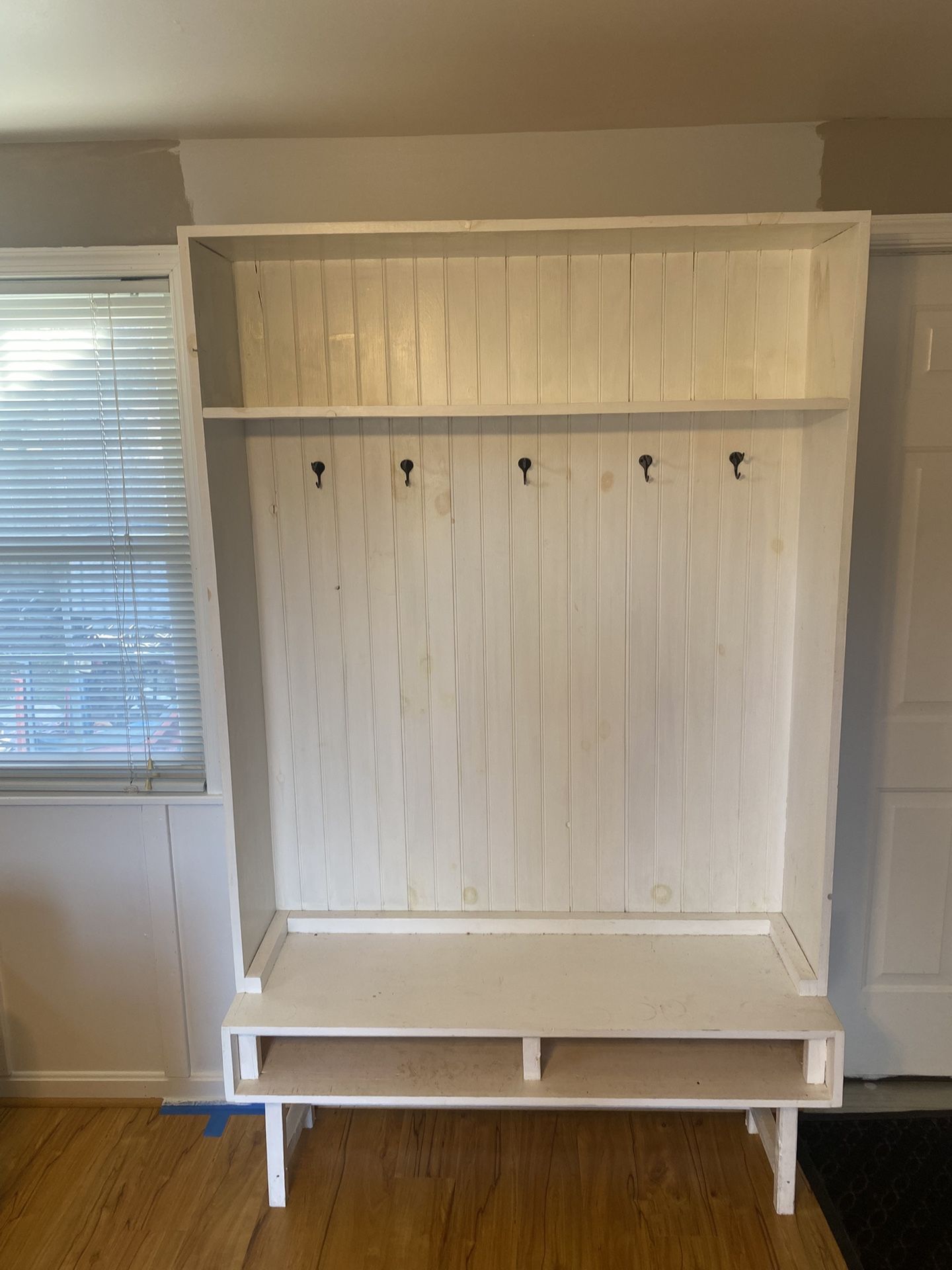 Entry Way Bench With Shoe Storage/coat rack