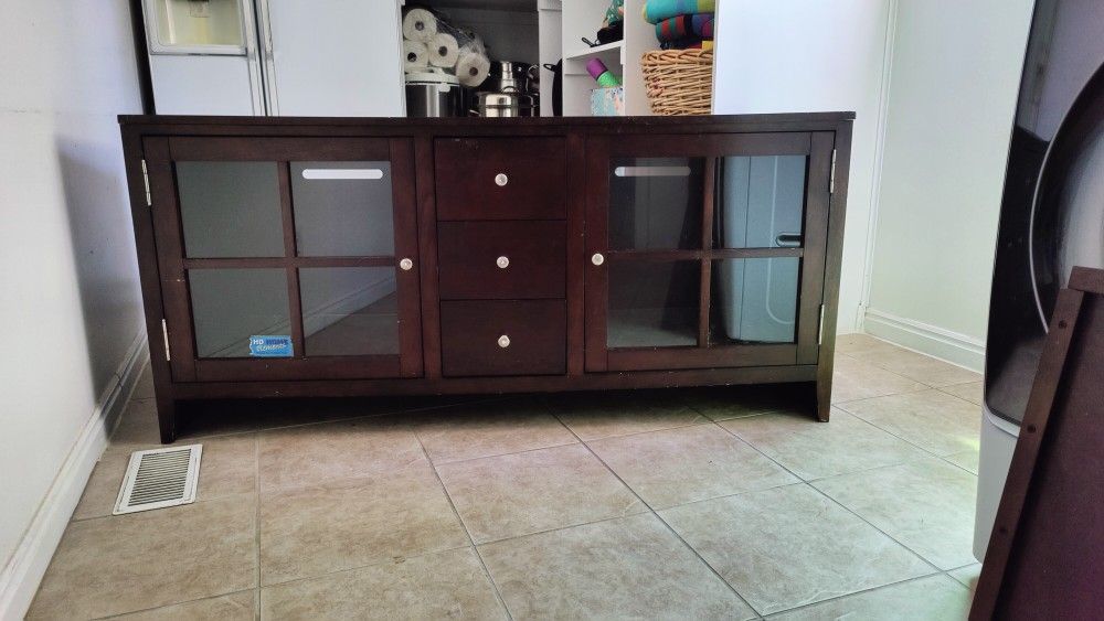 Television cabinet
