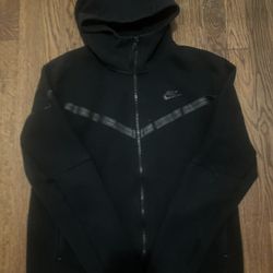 Black Nike Tech Fleece 