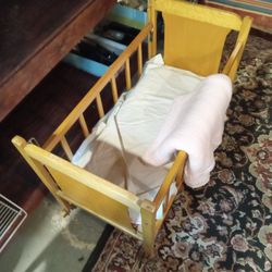 40's Doll Bed