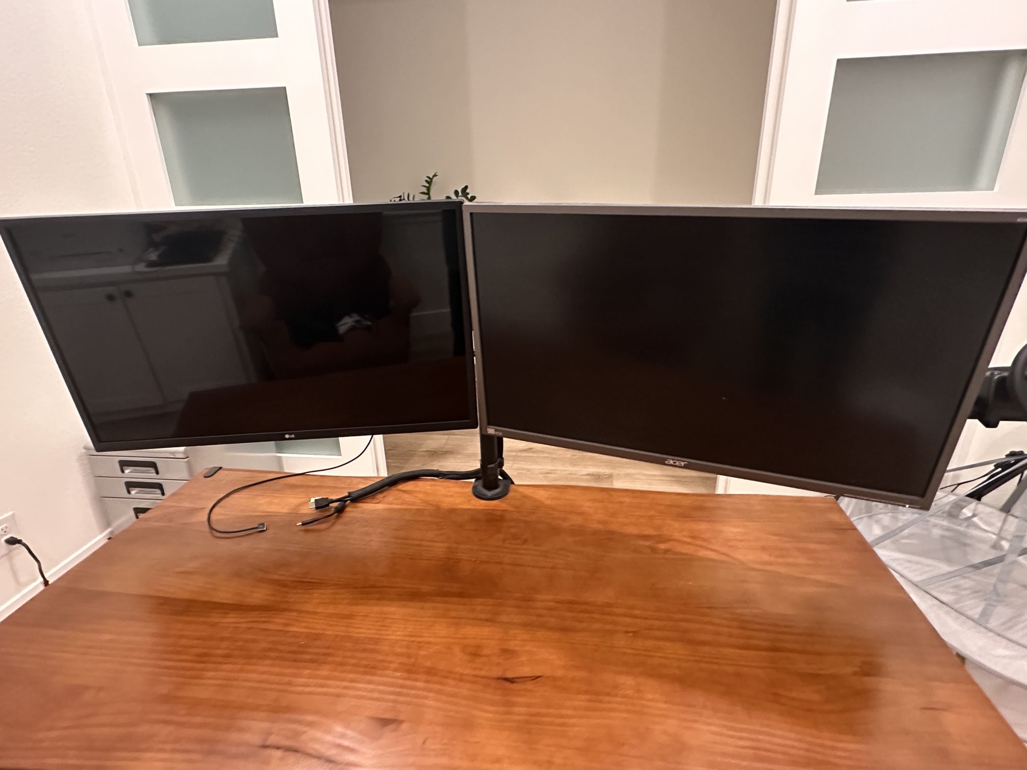 Dual Monitor Stand + Two 32’’ Monitors