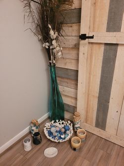 Seashell decor with vase