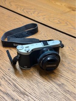 Samsung NX300 Mirrorless Camera with Lens and Strap