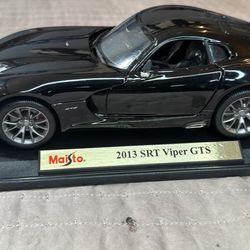 Maisto 1:18 2013 Dodge SRT Viper GTS Diecast Model Car