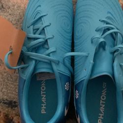 Blue never worn nike SOCCER cleats