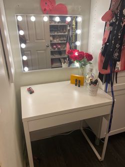Vanity  desk