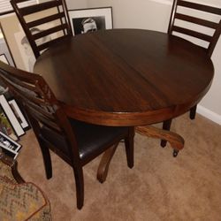 Table 4 Chairs Need to sell.
Right away.
$60.
For table and chairs