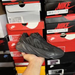 Adidas Yeezy 700 MNVN Triple Black 700s size 7M 8.5W VNDS